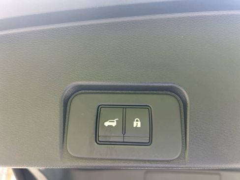 Used 2024 Nissan Rogue SL image 24