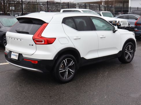 Used 2025 Volvo XC40 B5 Core image 10
