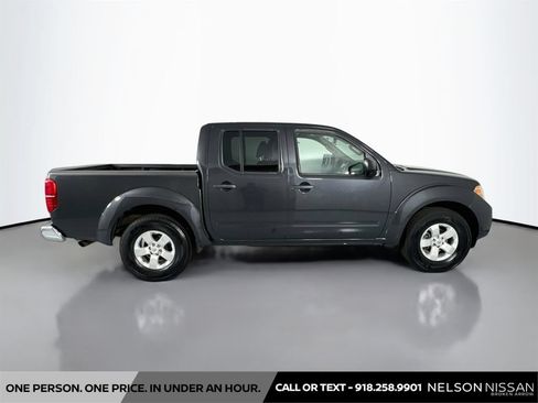 Used 2013 Nissan Frontier SV RWD image 4