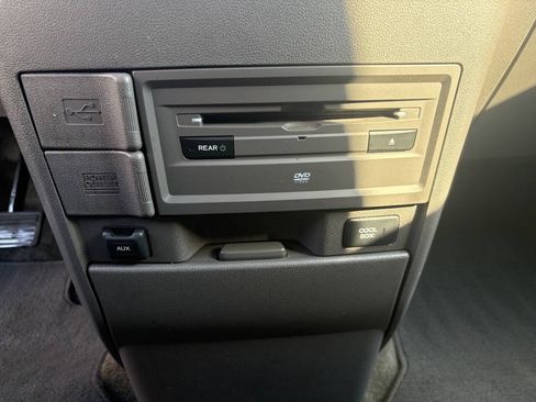Used 2015 Honda Odyssey Touring Elite image 16