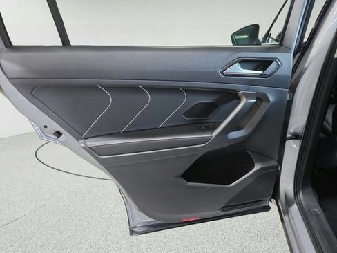 Used 2022 Volkswagen Tiguan SE FWD image 21