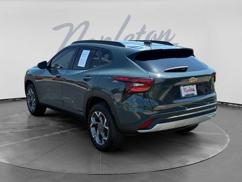 Used 2025 Chevrolet Trax LT w/ LT Convenience Package FWD image 5