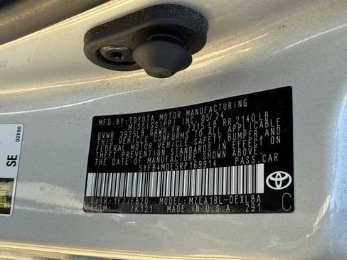 Used 2024 Toyota Corolla LE FWD image 31