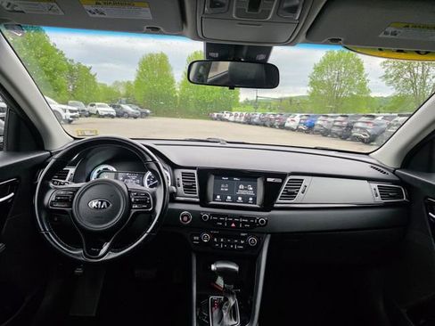 Used 2017 Kia Niro EX FWD image 19