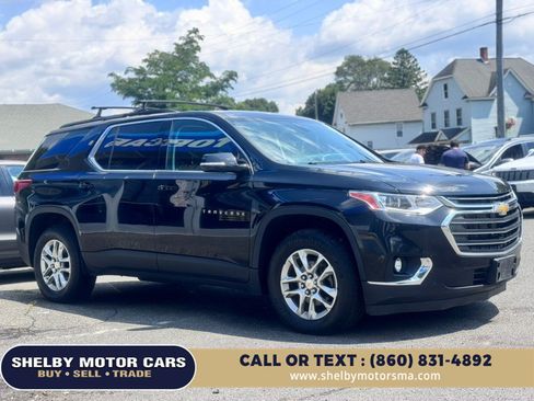 Used 2020 Chevrolet Traverse LT w/ Driver Confidence II Package AWD/4WD image 3