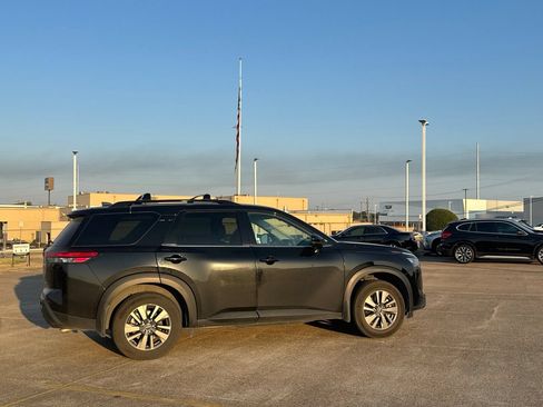 Certified 2024 Nissan Pathfinder SV FWD image 27