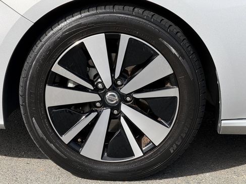 Used 2022 Nissan Altima 2.5 SV FWD image 12