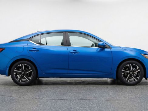 Used 2025 Nissan Sentra SV image 11
