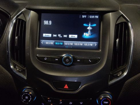 Used 2018 Chevrolet Cruze LT w/ Convenience Package FWD image 25