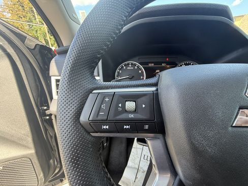 Used 2025 Mitsubishi Outlander SE AWD/4WD image 23