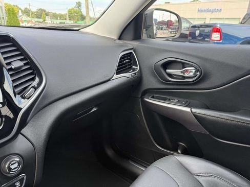 Used 2019 Jeep Cherokee Limited AWD/4WD image 27