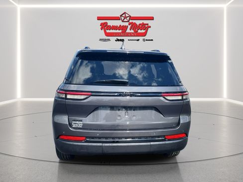 Used 2025 Jeep Grand Cherokee Altitude AWD/4WD image 4