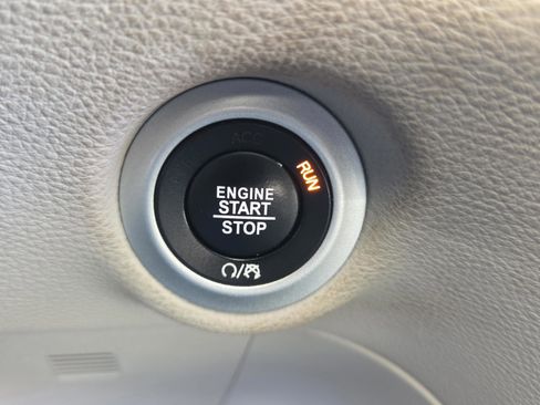 Certified 2022 Chrysler Pacifica Limited w/ Uconnect Theater Family Group image 16