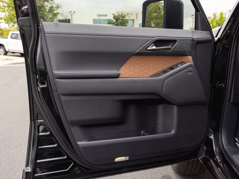 Used 2025 Lexus GX 550 w/ Accessory Package (Z1) AWD/4WD image 25