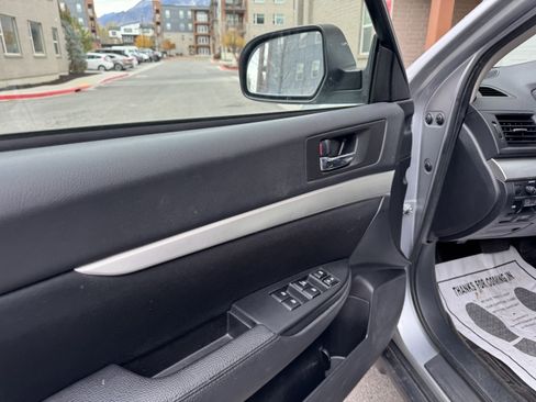 Used 2013 Subaru Outback 2.5i Premium image 12