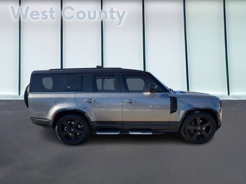 Used 2023 Land Rover Defender 130 X-Dynamic SE image 2