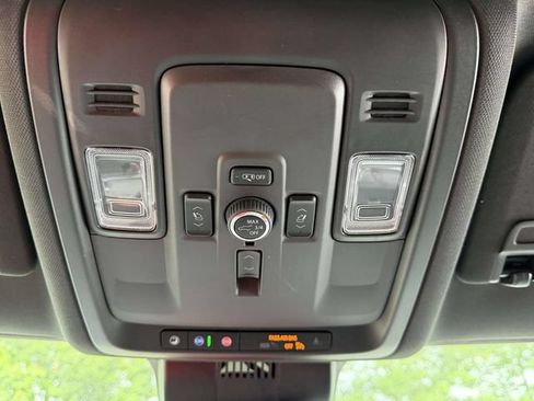 Certified 2025 Chevrolet Suburban Premier AWD/4WD image 30
