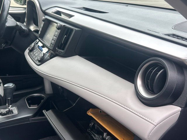 Used 2017 Toyota RAV4 XLE AWD/4WD image 30
