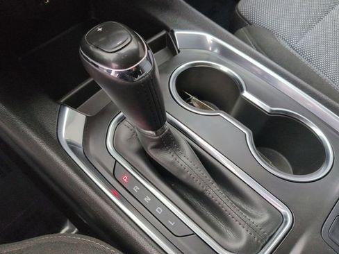 Used 2018 Chevrolet Traverse LT image 16