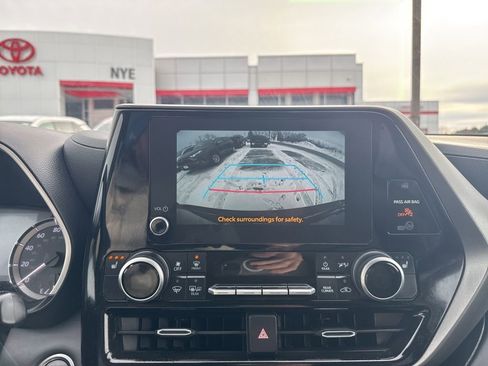 Used 2024 Toyota Highlander XLE image 22