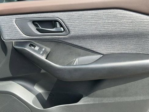 Used 2023 Nissan Rogue S image 21