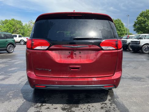 Used 2019 Chrysler Pacifica Touring-L w/ Advanced Safetytec Group FWD image 6