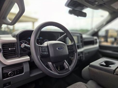 Used 2025 Ford F250 XLT AWD/4WD image 14
