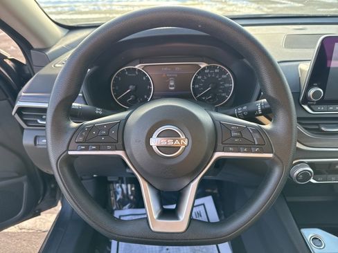 Used 2024 Nissan Altima 2.5 SV image 15