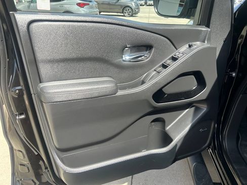 Used 2022 Nissan Frontier PRO-4X w/ Pro-4X Premium Package AWD/4WD image 11