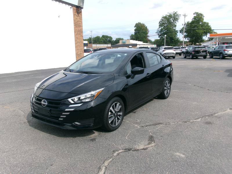Used 2025 Nissan Versa SV FWD image 2