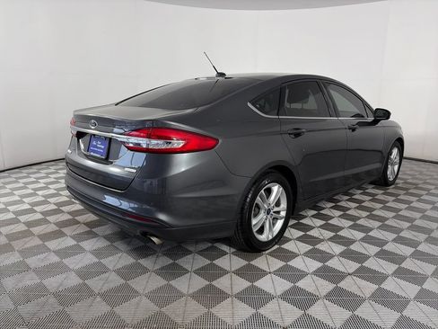 Used 2018 Ford Fusion SE w/ Fusion SE Technology Package FWD image 7
