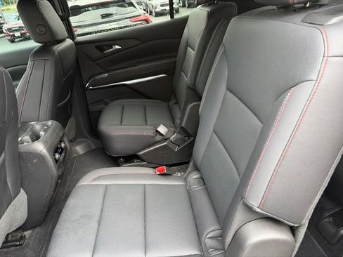 Certified 2025 Chevrolet Traverse Z71 w/ Driver Confidence Package AWD/4WD image 9