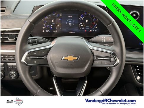 Certified 2025 Chevrolet Suburban Premier AWD/4WD image 12