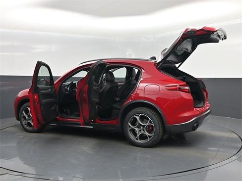 Used 2022 Alfa Romeo Stelvio Ti image 78