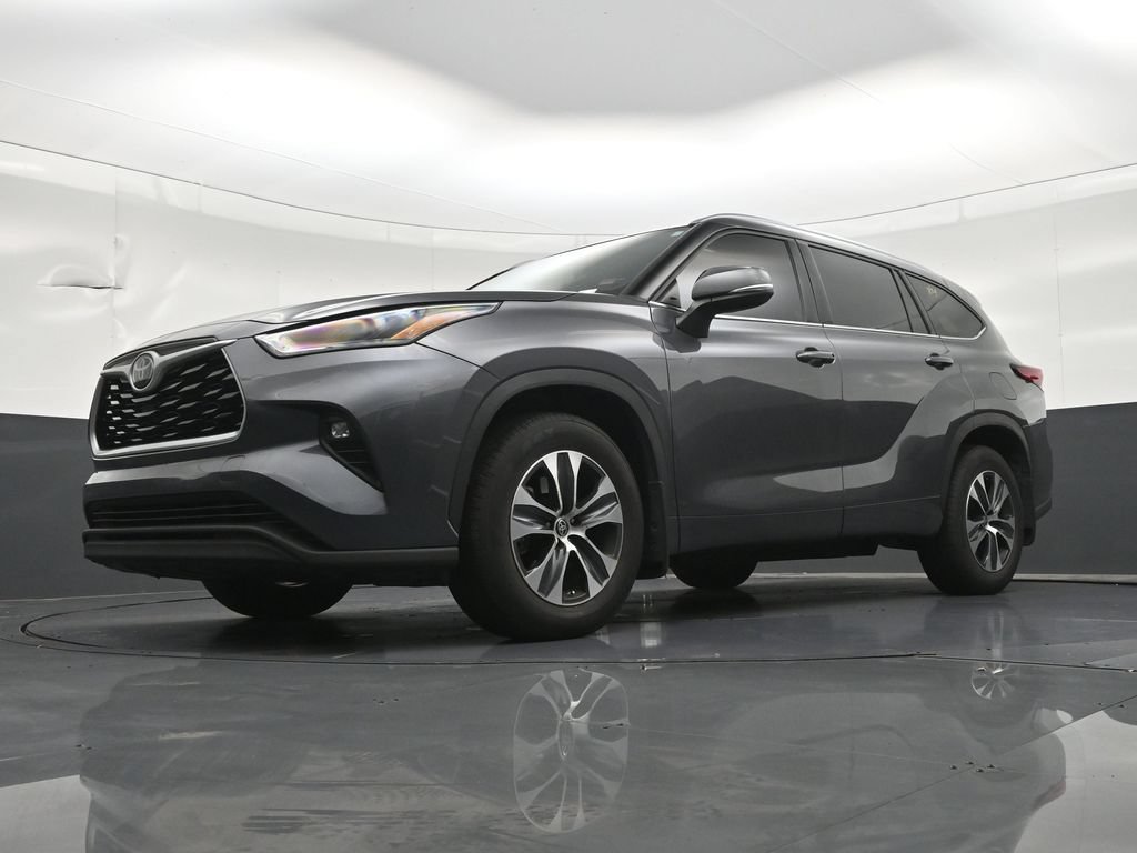 Used 2021 Toyota Highlander XLE AWD/4WD image 23