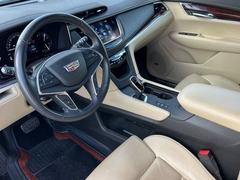 Used 2017 Cadillac XT5 Luxury AWD/4WD image 9