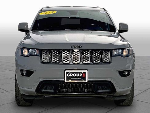 Used 2019 Jeep Grand Cherokee Altitude AWD/4WD image 4