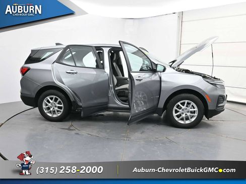 Used 2023 Chevrolet Equinox LS AWD/4WD image 41
