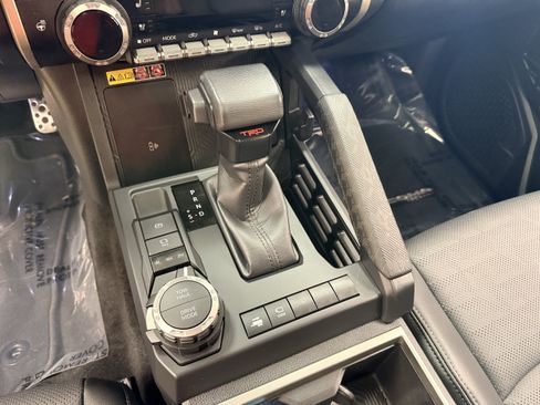 Used 2024 Toyota Tacoma TRD Sport w/ TRD Sport Premium Package AWD/4WD image 19