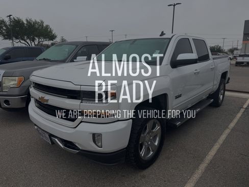 Used 2018 Chevrolet Silverado 1500 LT w/ Texas Edition image 2