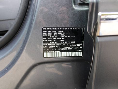 Used 2020 Volkswagen Tiguan SE image 45