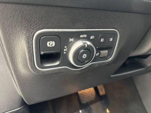 Used 2025 Mercedes-Benz GLB 250 4MATIC image 53