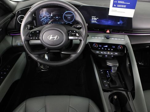 Certified 2025 Hyundai Elantra Limited image 8
