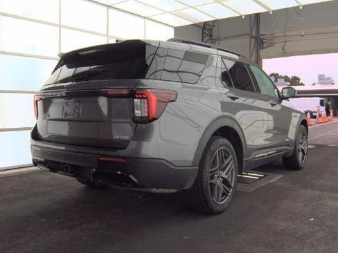 Used 2025 Ford Explorer ST-Line w/ ST-Line Street Pack AWD/4WD image 2