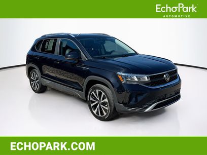 Used 2023 Volkswagen Taos SE w/ Panoramic Sunroof Package
