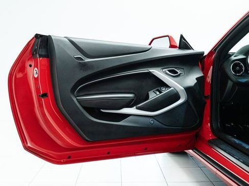Used 2018 Chevrolet Camaro SS image 27