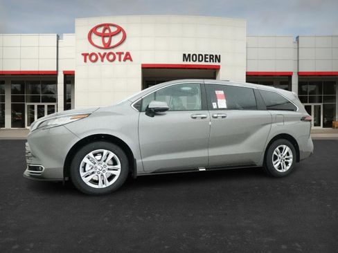 New 2026 Toyota Sienna Limited image 7