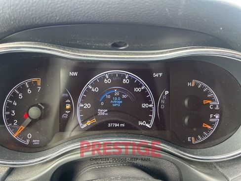 Used 2021 Jeep Grand Cherokee Laredo image 33