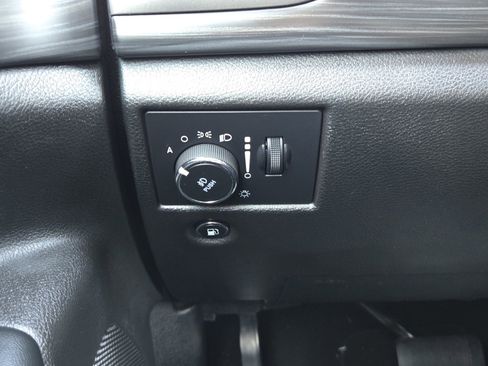 Used 2020 Jeep Grand Cherokee Laredo image 23