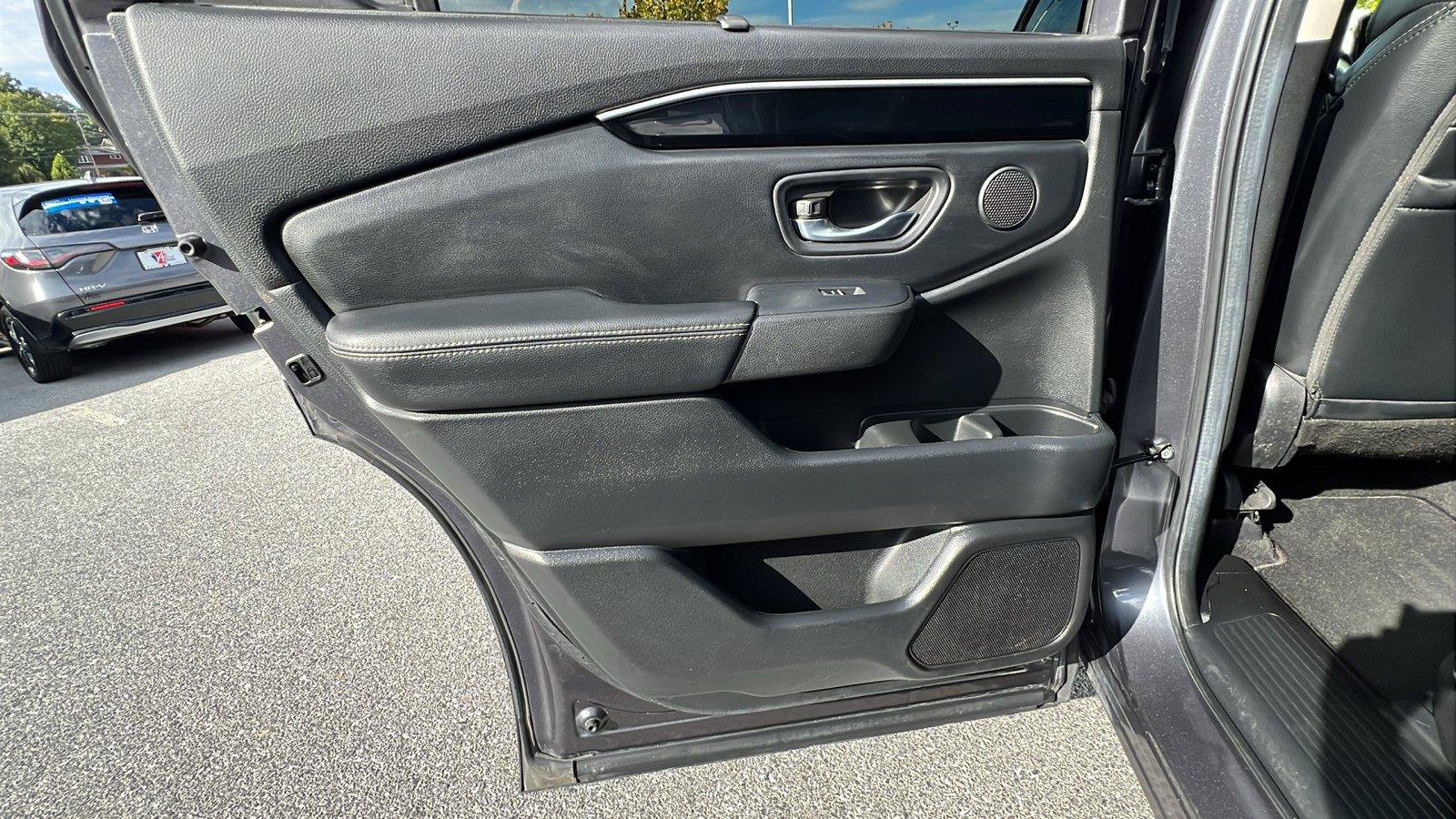 Used 2025 Honda Pilot EX-L image 18